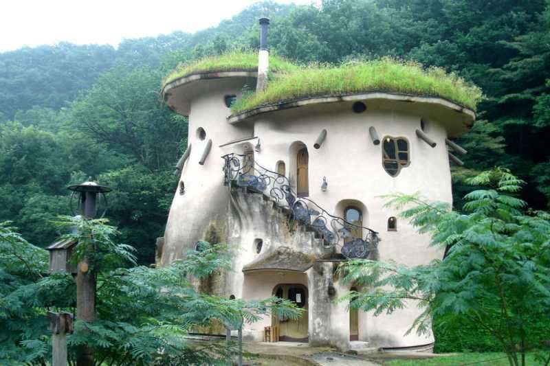 wspaniały dom z zielonym dachem puzzle online