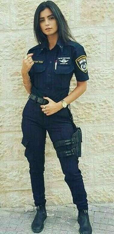 Kobieta policjant puzzle online