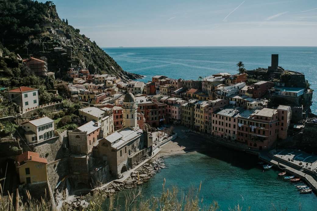 Typowa liguryjska wioska Cinque Terre. puzzle online
