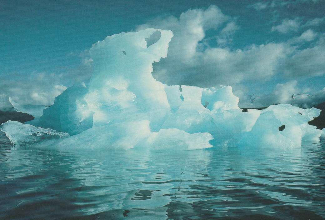 Formacje lodowe w wodzie puzzle online