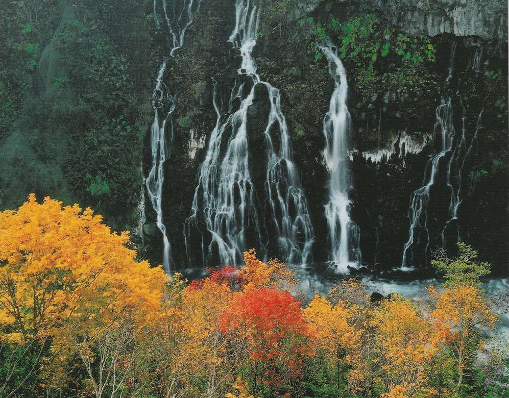 Kilka wodospadów jesienią puzzle online