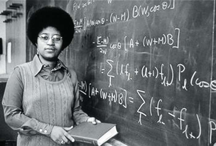 Shirley Ann Jackson (ur. 5 sierpnia 1946) puzzle online