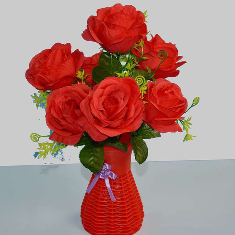 czerwony wazon z czerwonymi kwiatami puzzle online