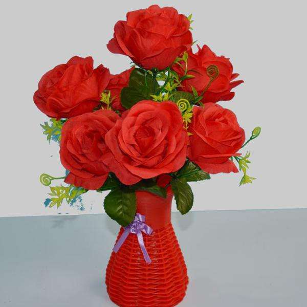 czerwone kwiaty z czerwonym wazonem puzzle online