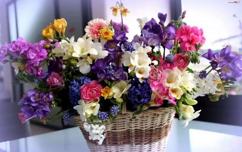 Bukiet kwiatów w koszyku puzzle online