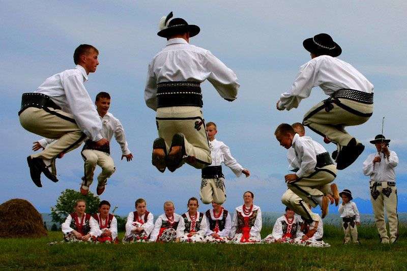 традиционен танц на горнища пъзел