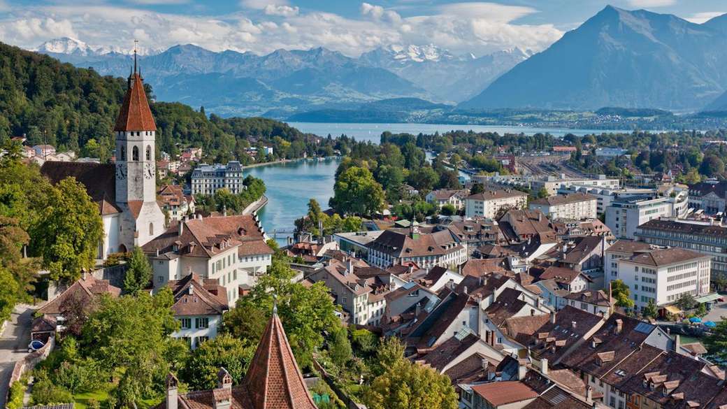 Thun nad jeziorem Thun w Szwajcarii puzzle online