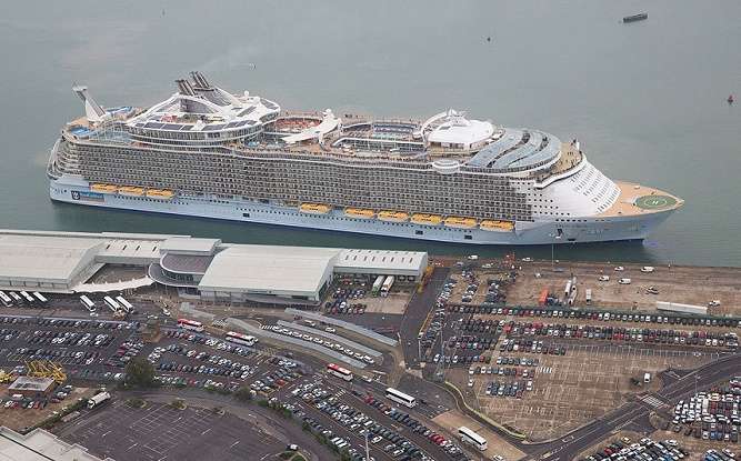 Oasis Of The Seas to drugi co do wielkości statek puzzle online