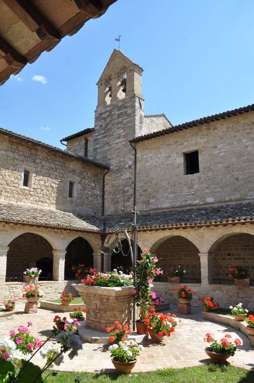 Dziedziniec klasztoru San Damiano w Asyżu puzzle online