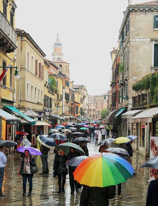 uliczka, deszcz, parasole puzzle online