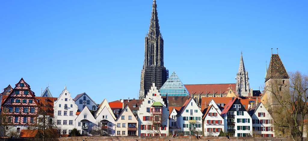 Domy Ulm z Ulm Minster puzzle online