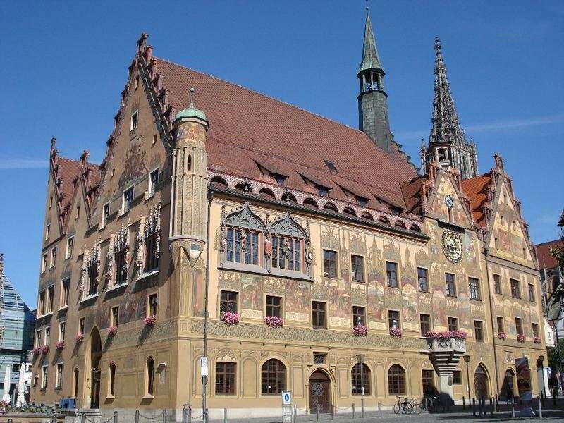 Historyczny ratusz w Ulm puzzle online