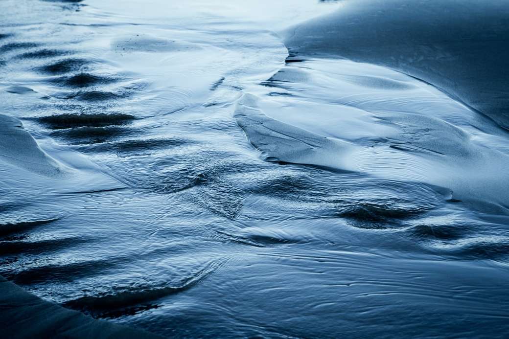 Woda wpływająca do morza puzzle online
