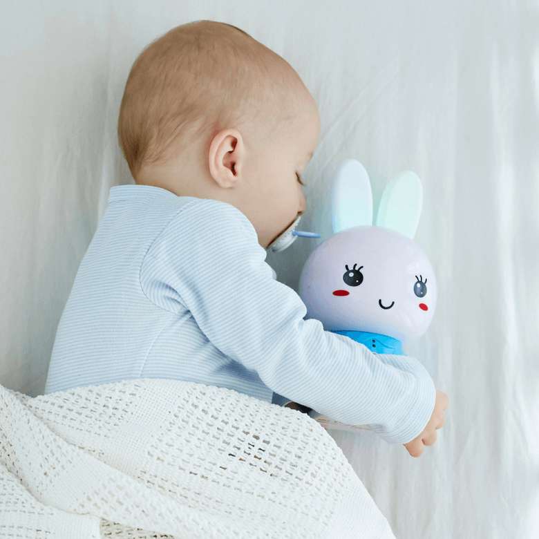 niemowlaczek z króliczkiem alilo puzzle online