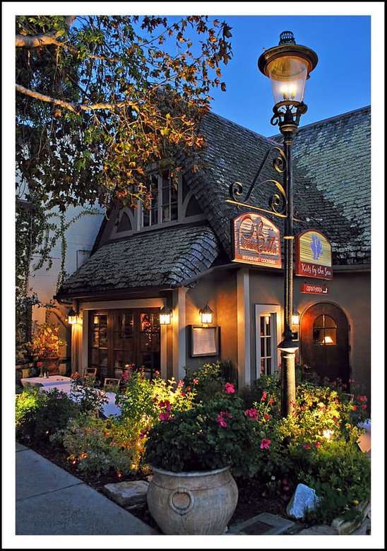 Restauracja Carmel Portabello w nocy, Kalifornia puzzle online