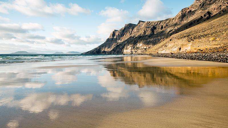 Nadbrzeżny krajobraz wyspy Lanzarote puzzle online