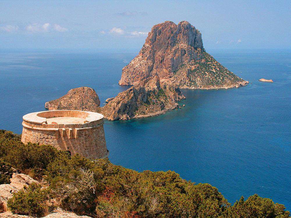 Wyspa Ibiza na Morzu Śródziemnym puzzle online
