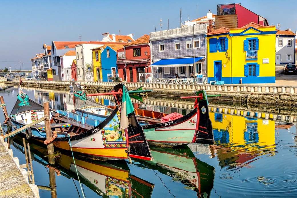 Portugalia Aveiro Kolorowe domy nad kanałem puzzle online