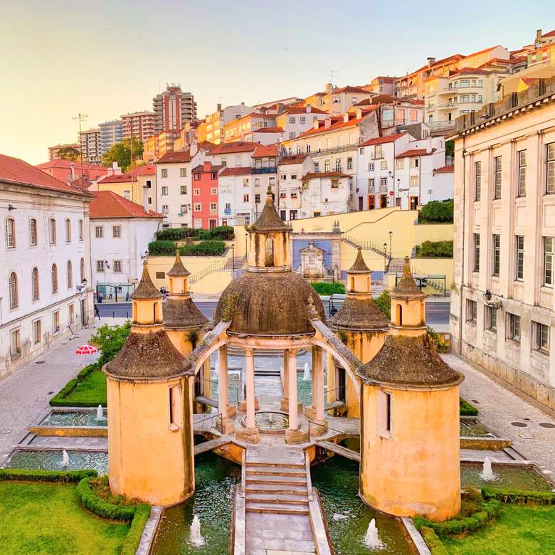 Město Coimbra v Portugalsku zahradní manga puzzle