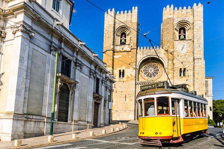 Wagon kolejowy Lizbona Portugalia puzzle online