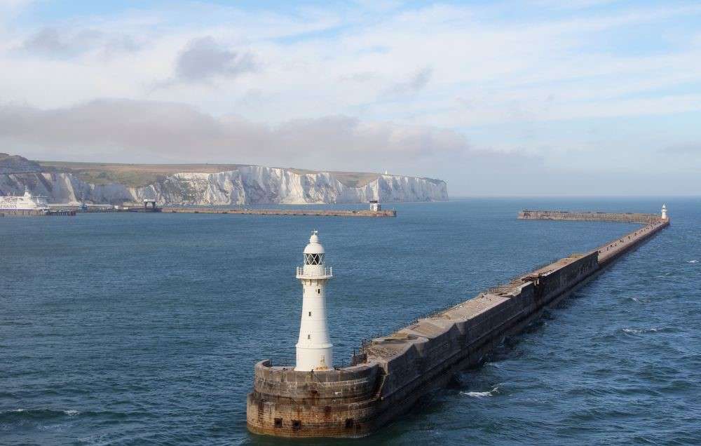 Białe klify latarni morskiej Dover Harbor Walls puzzle online