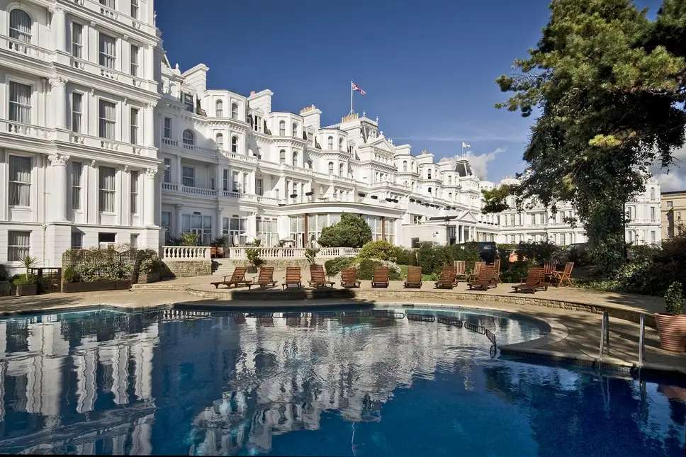 Eastbourne Grand Hotel z basenem puzzle online