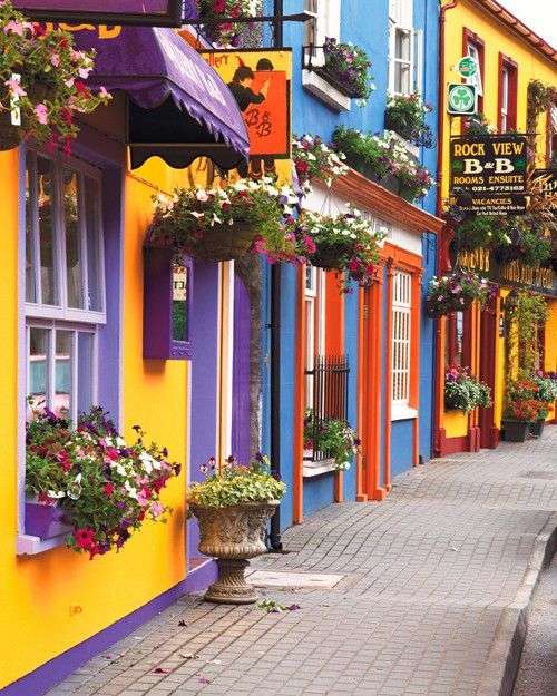 Cork na południowym wybrzeżu Irlandii Kolorowe domy puzzle online