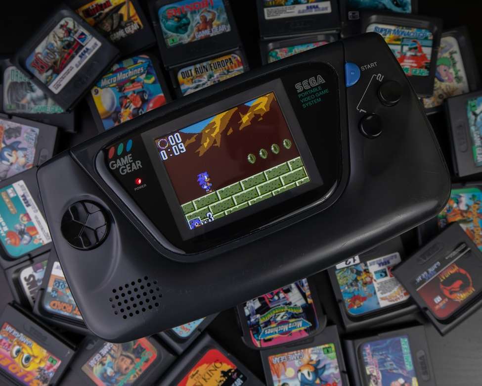 Czarna konsola do gier Nintendo Game Boy puzzle online
