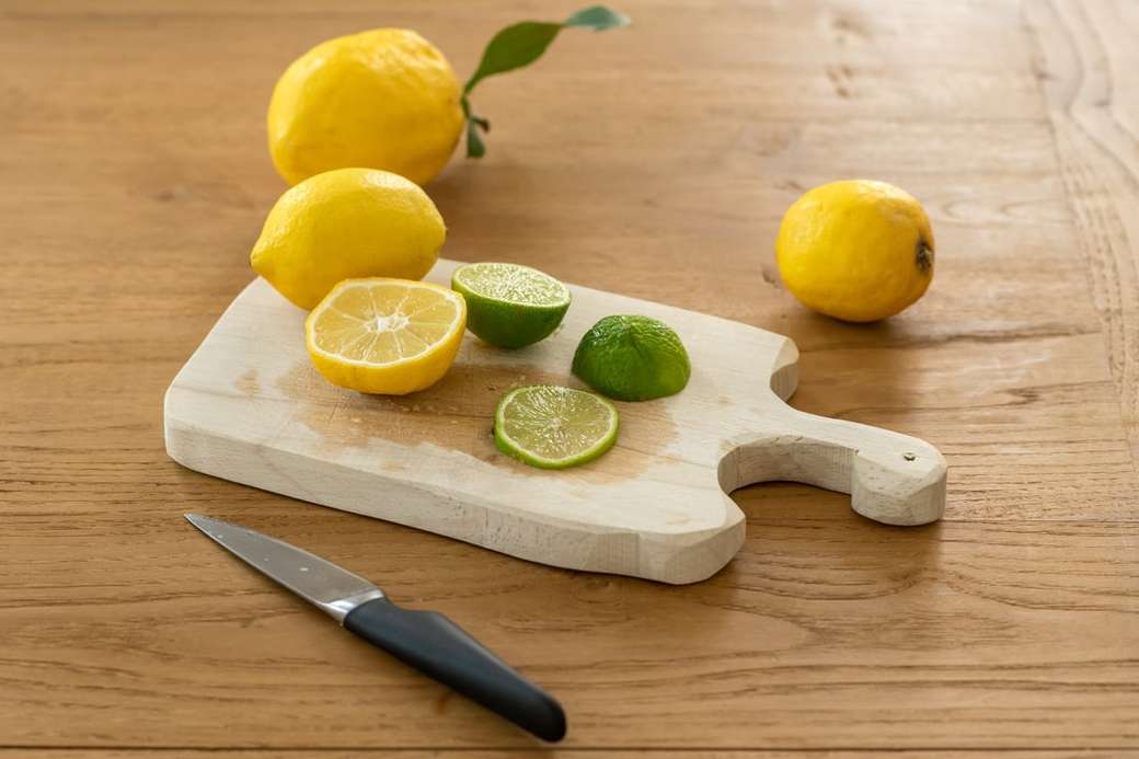 owoce cytrusowe z nożem na desce do krojenia puzzle online