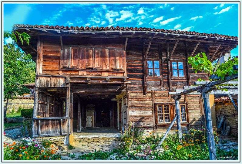 stary drewniany dom w Żerawnej puzzle online