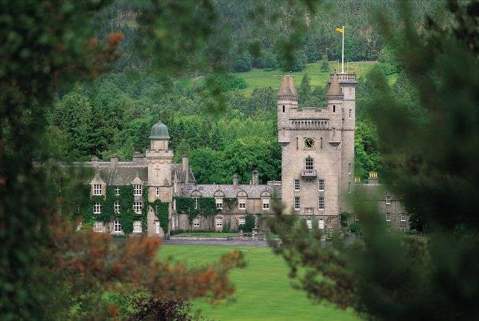 Balmoral Castle Highlands Rodzina królewska puzzle online