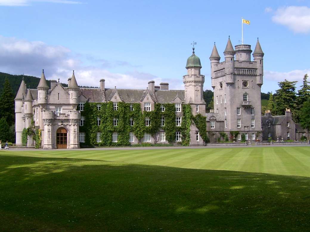 Balmoral Castle Highlands Rodzina królewska puzzle online