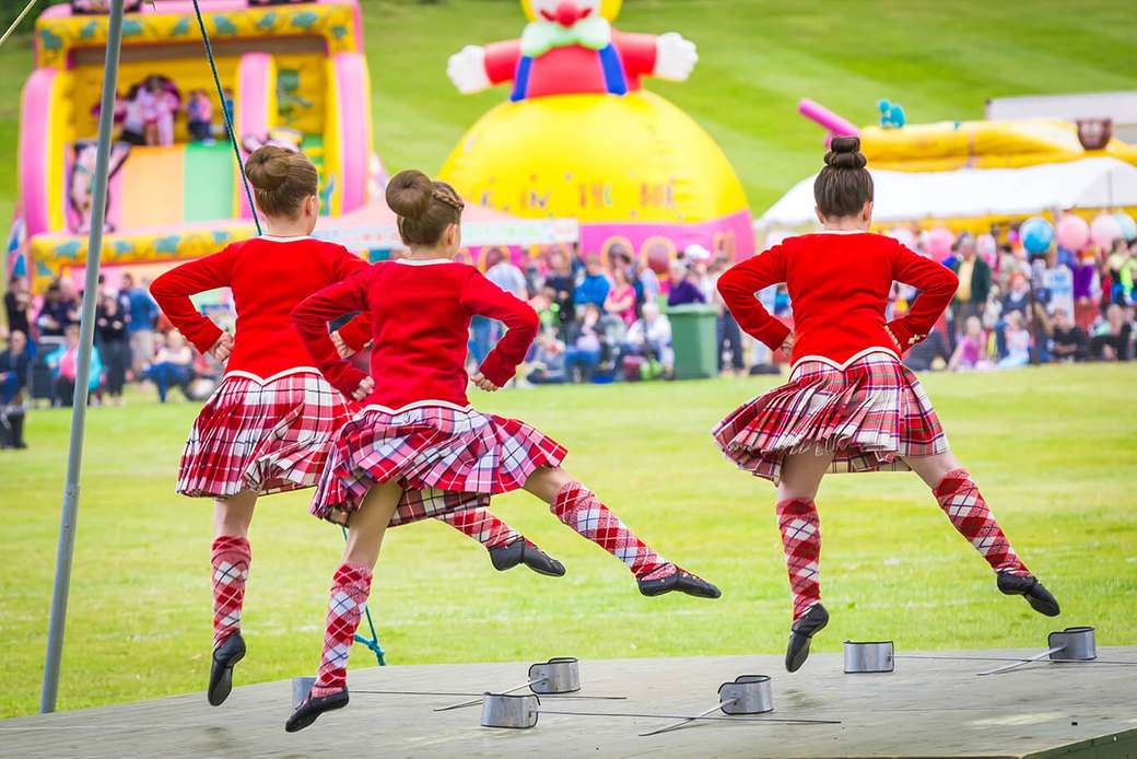 Scotland Highland Games Tradycyjni tancerze puzzle online
