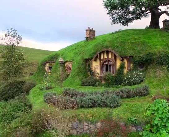 Dom Hobbita na wzgórzach puzzle online