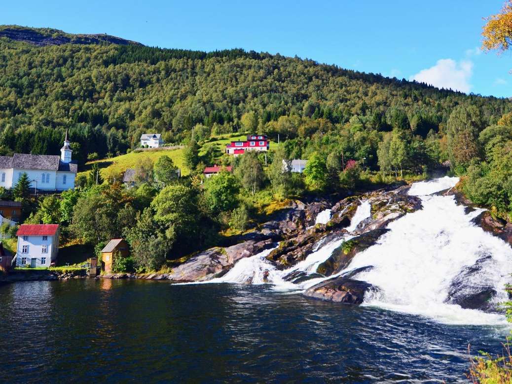 Domy na Geiranger Fjord Norway puzzle online