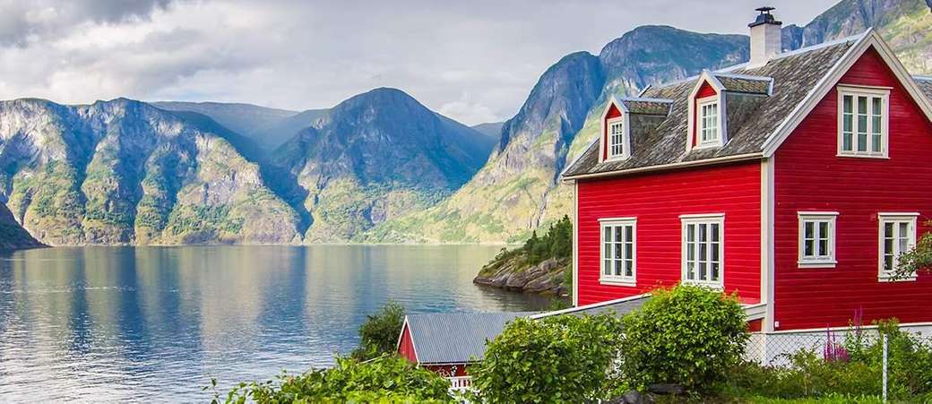 Domy nad fiordem w Norwegii puzzle online