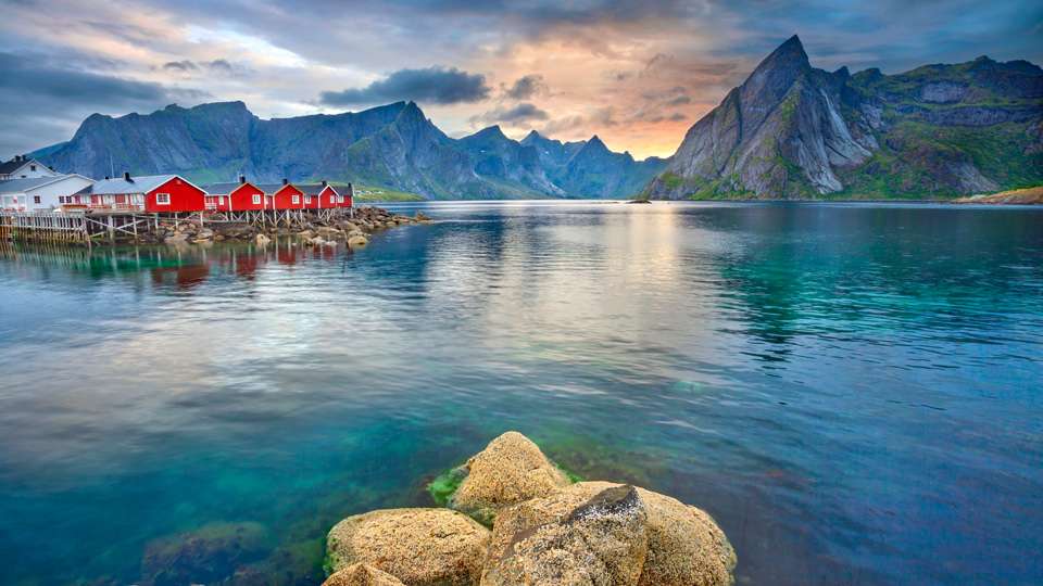 Krajobraz z domami w Norwegii puzzle online