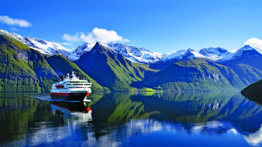 Hurtigruten ze statkiem Norwegia puzzle online