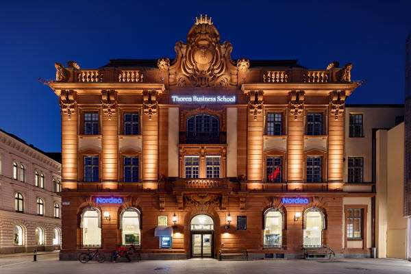 Budynek banku w Uppsali w centrum Szwecji puzzle online