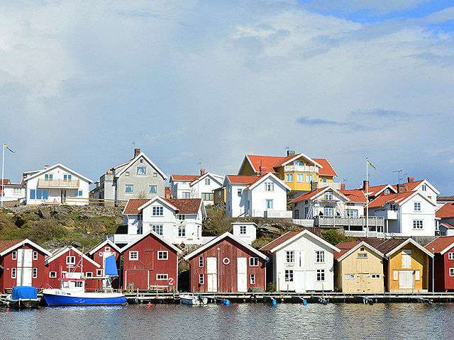 Drewniane domy Bohuslän nad wodą Szwecja puzzle online