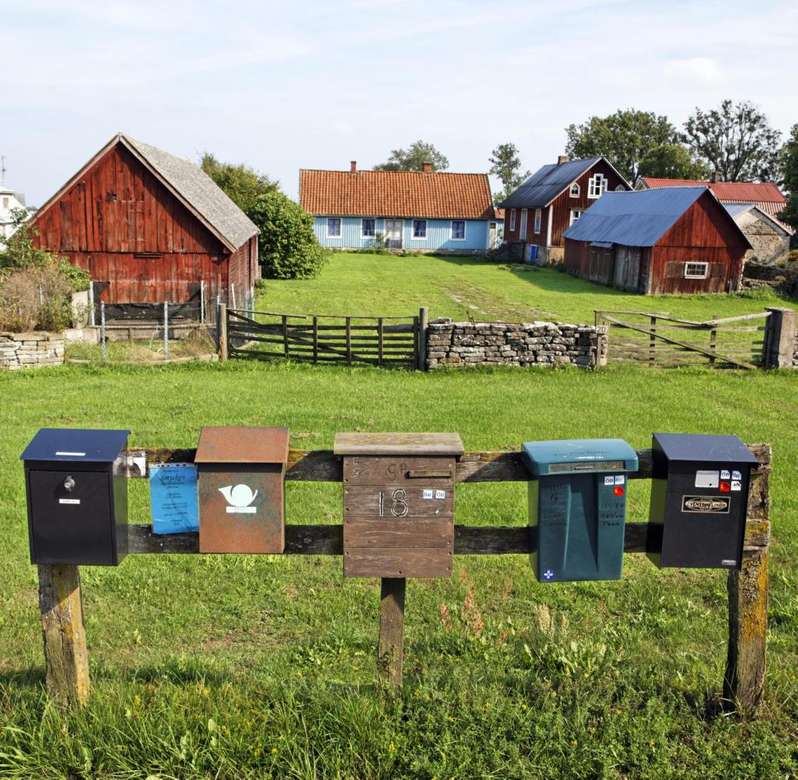 Domy i skrzynki pocztowe na Olandii w Szwecji puzzle online