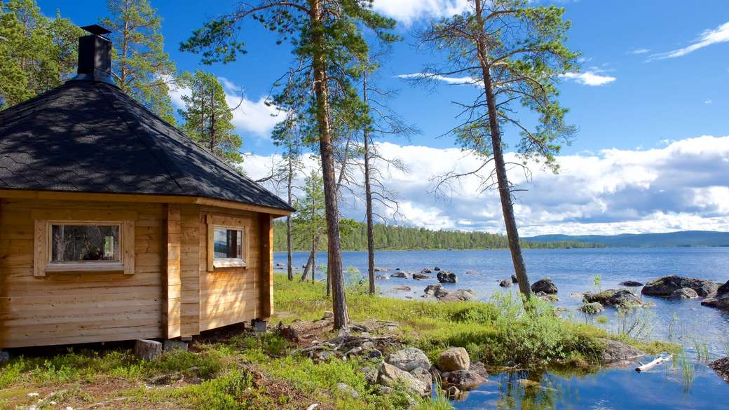 Drewniany dom nad jeziorem Inari w Finlandii puzzle online