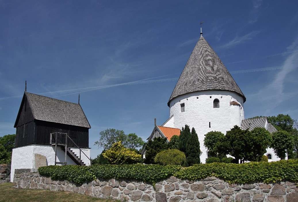 Okrągły kościół Olskera na Bornholmie w Danii puzzle online
