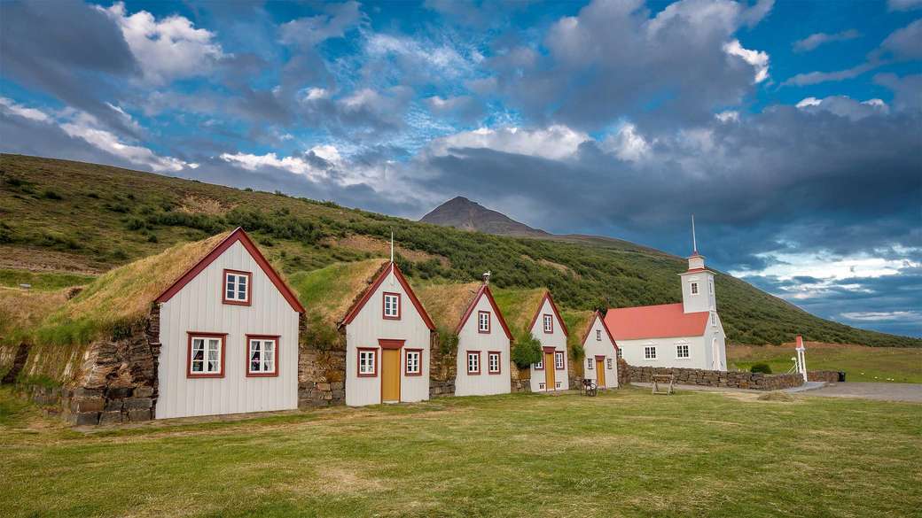 Domy z trawiastymi dachami na Islandii puzzle online