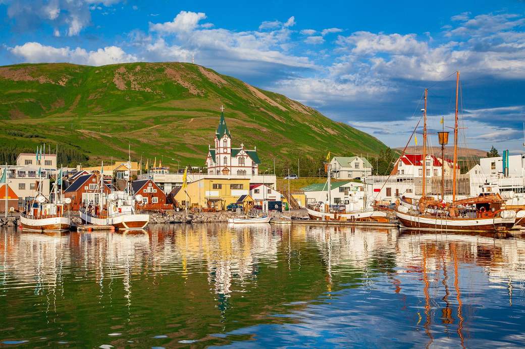 Stad en haven in IJsland legpuzzel