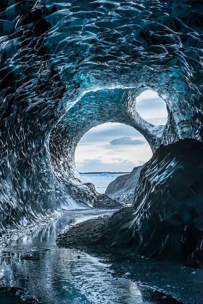 Jaskinia z widokiem na morze na Islandii puzzle online