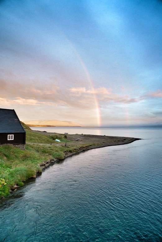 Dom nad wodą w Islandii puzzle online