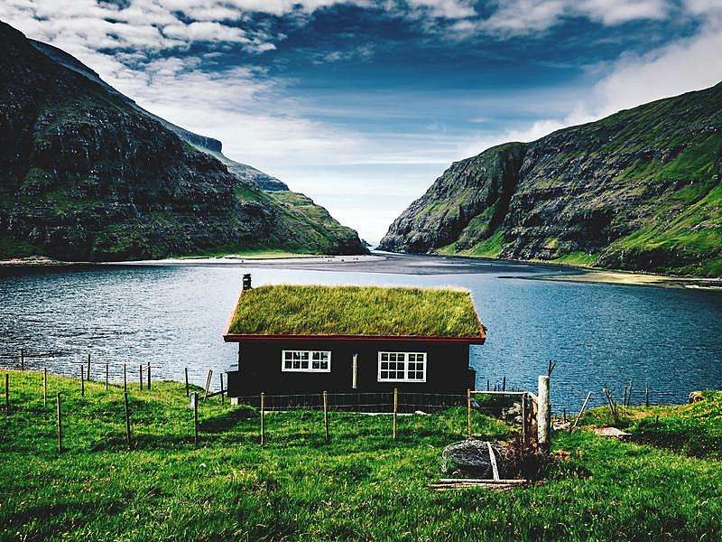 Dom nad wodą na Wyspach Owczych puzzle online