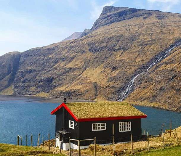 Dom na wybrzeżu Wysp Owczych puzzle online