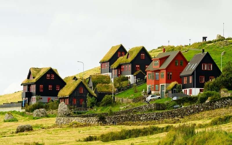 Domy na wybrzeżu Wysp Owczych Koltur puzzle online